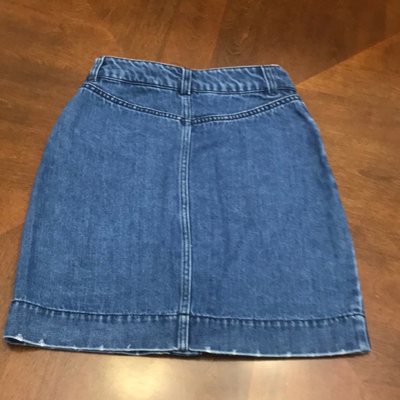H&M button down front Jean skirt. Size 2 - Picture 4 of 4